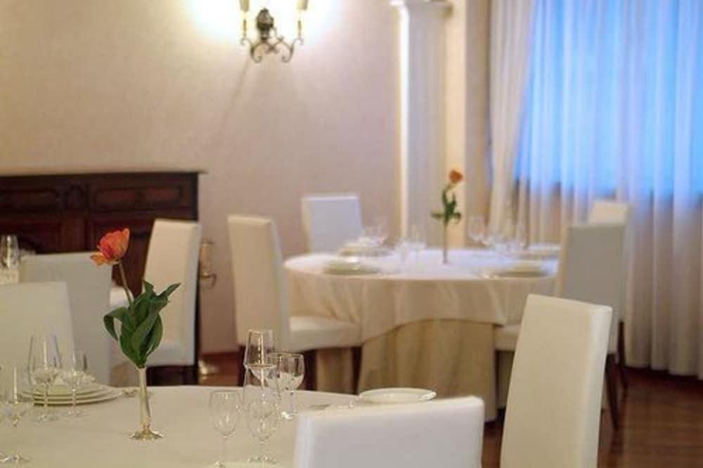 Hostellerie Du Cheval Blanc Aosta Dış mekan fotoğraf